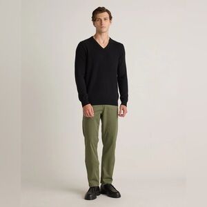 Quince 100% Mongolian Cashmere Men’s Medium V-Neck Sweater — Black